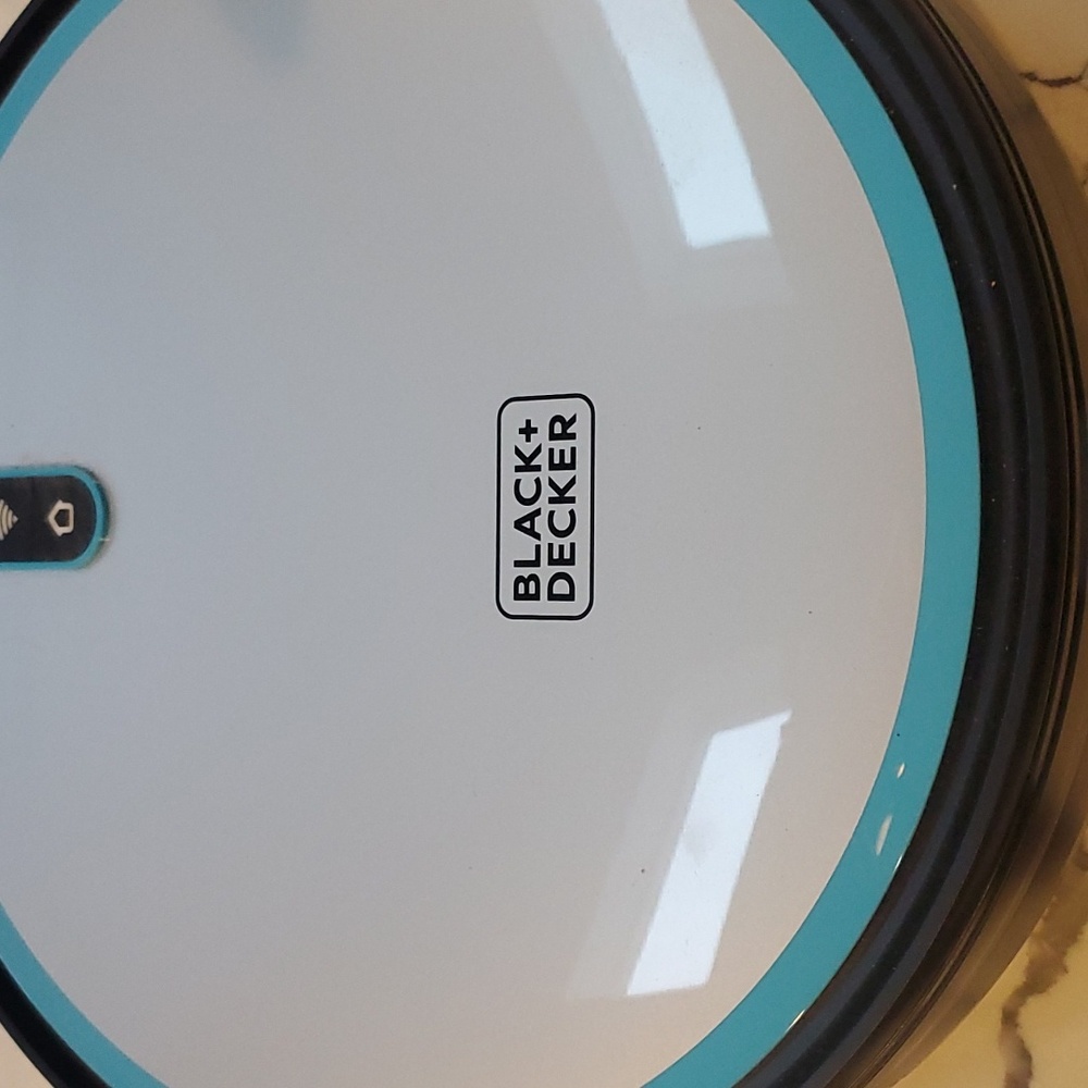 Robotic vacuum brand new, Black + Decker